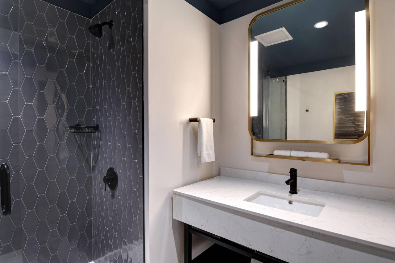 Courtyard By Marriott Downtown Hotel 3*