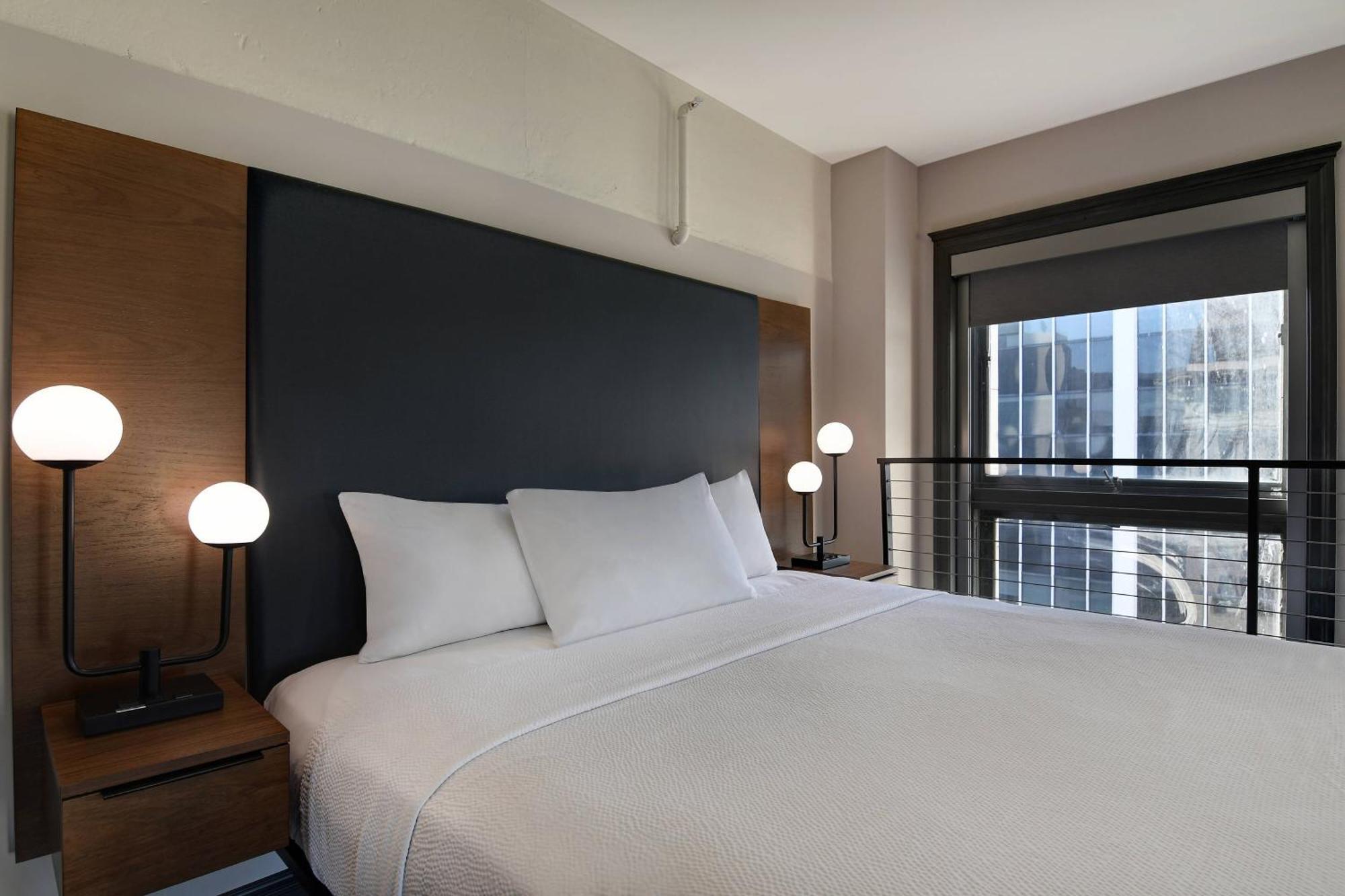 Courtyard By Marriott Downtown Hotel Cincinnati