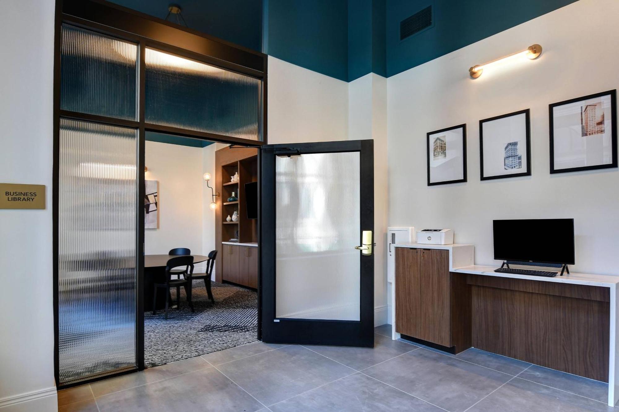 Courtyard By Marriott Downtown Hotel Cincinnati